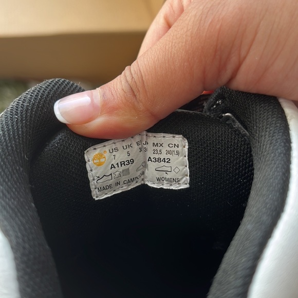 *SOLD* Size 7 black Timberlands, women’s - Picture 7 of 8